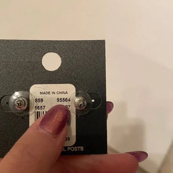 Women's Earrings - Picture 3 of 3